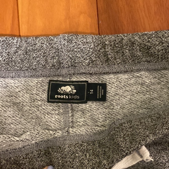 Roots kids grey sweats - Picture 3 of 6